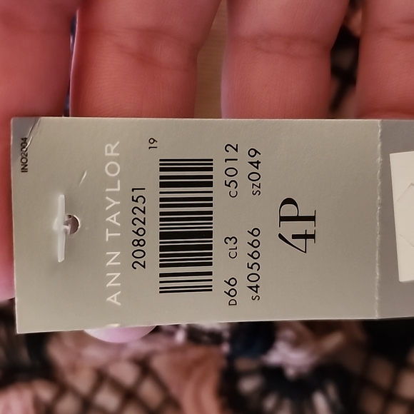 Ann Taylor Navy and pink floral pencil skirt, 4P - Picture 3 of 3